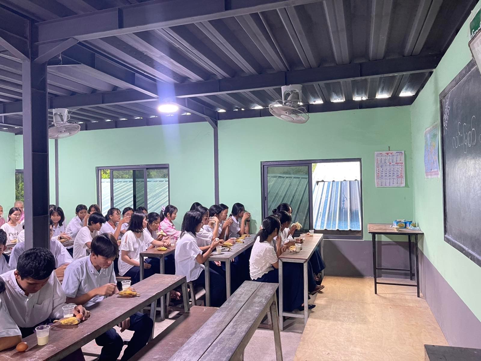 ကျောင်းကျန်းမာရေးရက်သတ္တပတ် အထိမ်းအမှတ် အာဟာရကျွေးမွေးခြင်း